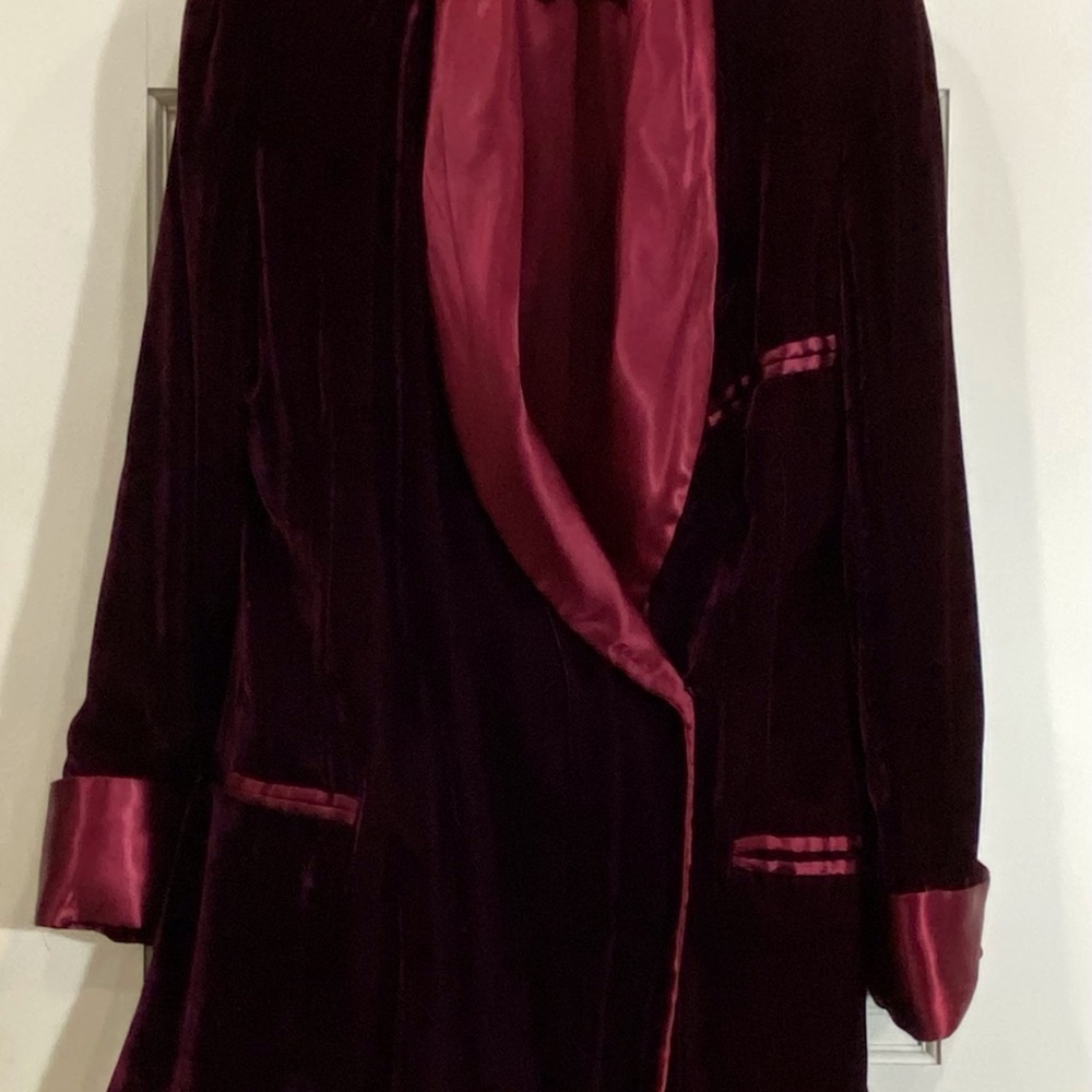 Meier and Frank vintage burgundy smoking jacket - Picture 8 of 10